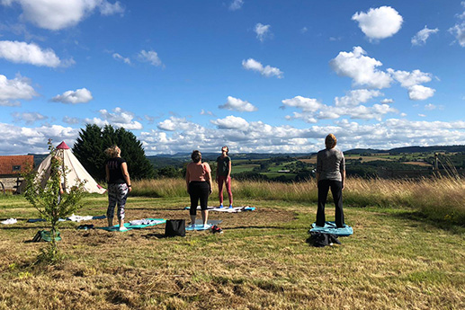 Pilates_WithAView_Menat_63 Séance de Pilates en extérieur chez Etoiles&Moi à Menat
