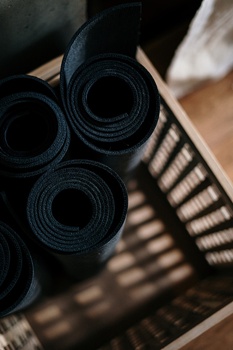 Tapis-pilates Tapis de Pilates à disposition pour vos séances au studio Obah en Combrailles avec Émilie Jaupain